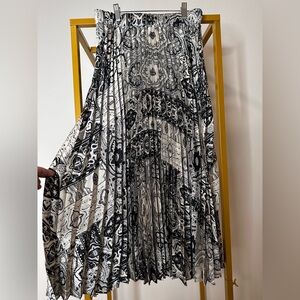 Chic Black and White Patterned A-Line Skirt